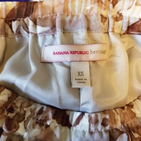 Banana Republic Pleated Floral Skirt - Picture 2 of 4